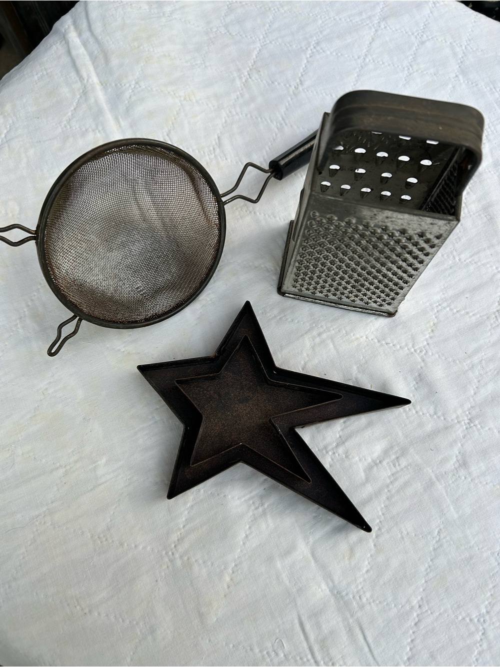 Vintage-Style Black Star Trivet - Decorative Kitchen Accent